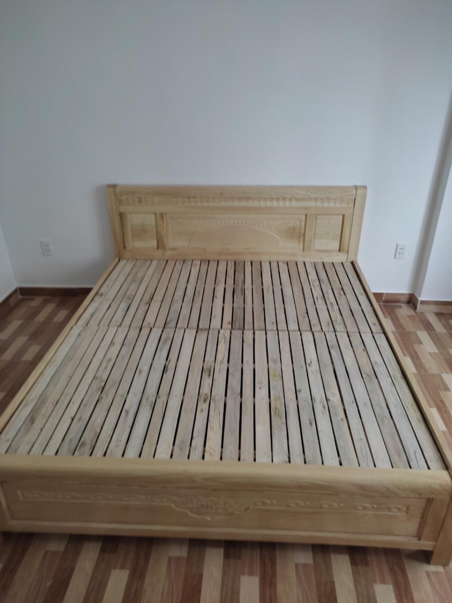 Giuờng Gỗm Sồi Nga ( 1m8 * 2m )